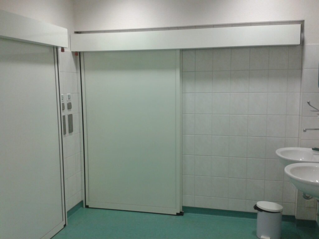 Arztpraxis Bautzen – fertige Schiebetüranlage