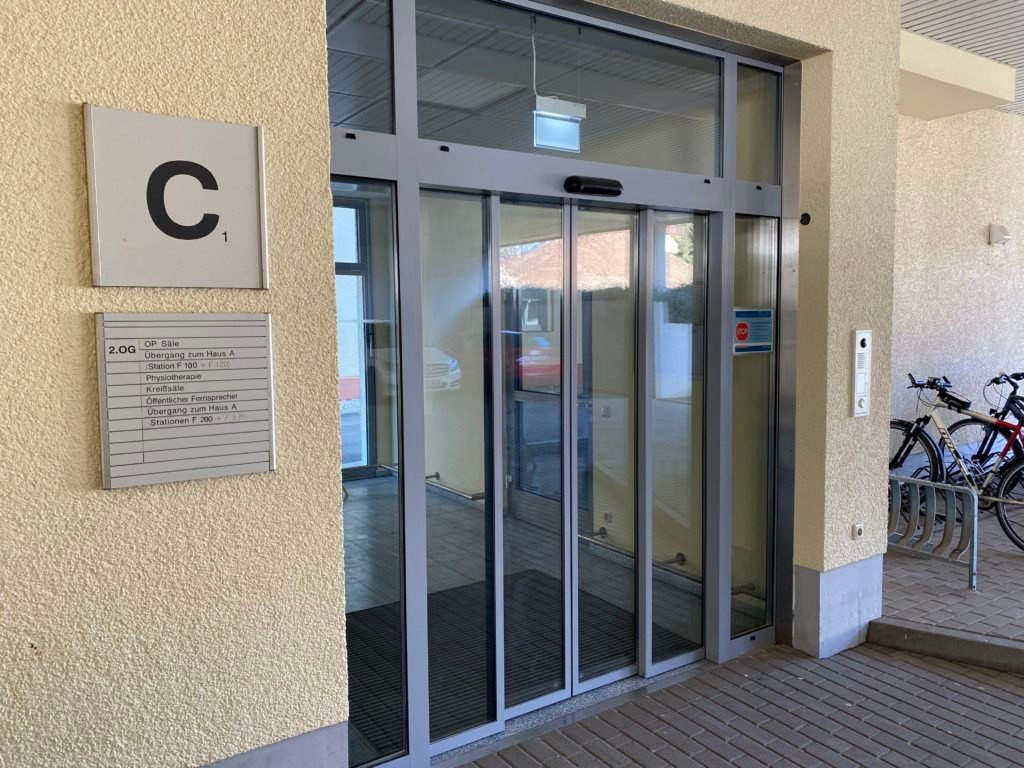 Frauenklinik Chemnitz – Teleskopschiebetür außen